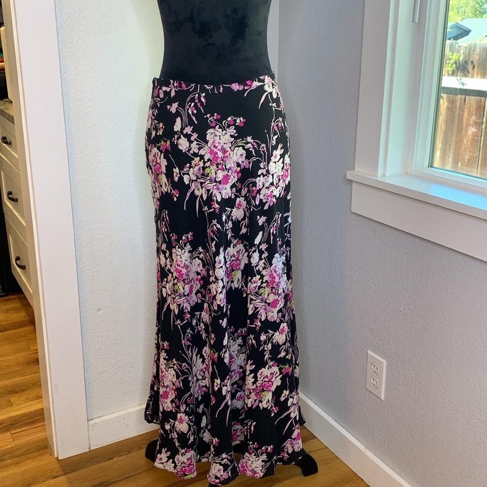 Jones New York 100% Silk Floral Maxi Skirt Black Pink  Size 8 Cottagecore - Picture 2 of 6